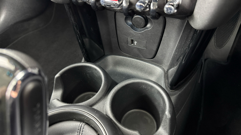 MINI Hatchback 1.5 Cooper Classic 5dr Auto [Nav Pack] Petrol Hatchback